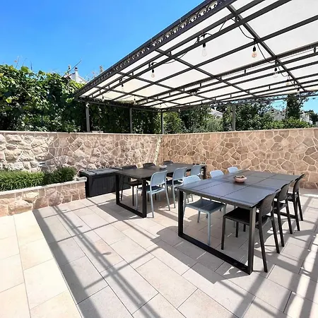 Apartment Luka's - 